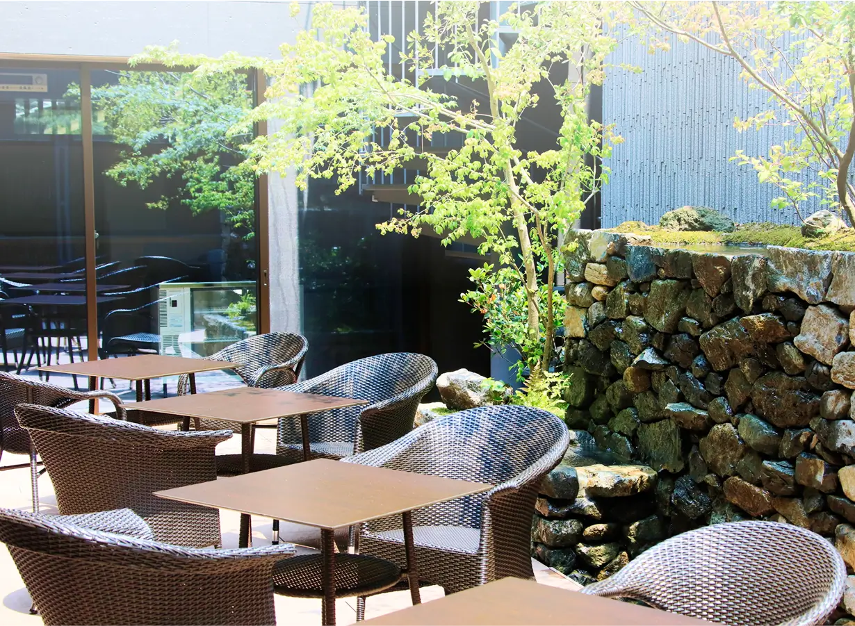 そよ風と緑に抱かれ、せせらぎに癒される