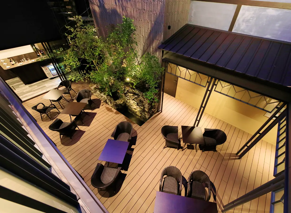 そよ風と緑に抱かれ、せせらぎに癒される