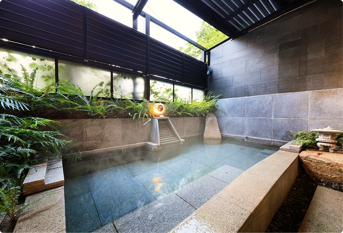 Large public bath (indoor) and open-air bath Kiku no Yu.