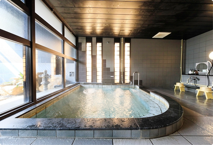 Large public bath (indoor) and open-air bath Kiku no Yu.
