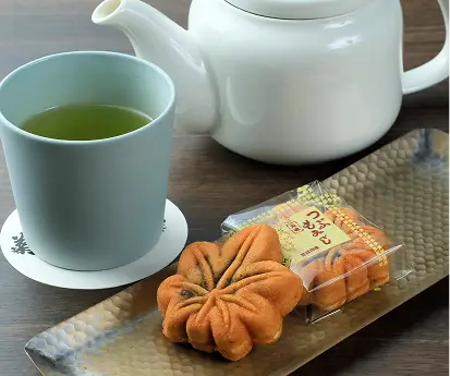お部屋のお茶菓子には宮島名物もみじ饅頭をご用意しております。